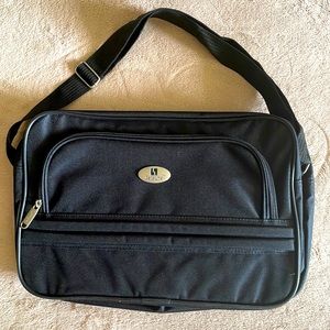 Leisure luggage bag including messenger black zipped pocket adjustable strap